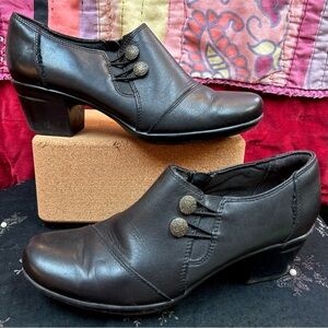 Clarks Leather Emslie Warren Gothic Leather Bootie w/ Victorian Bronze. Buttons